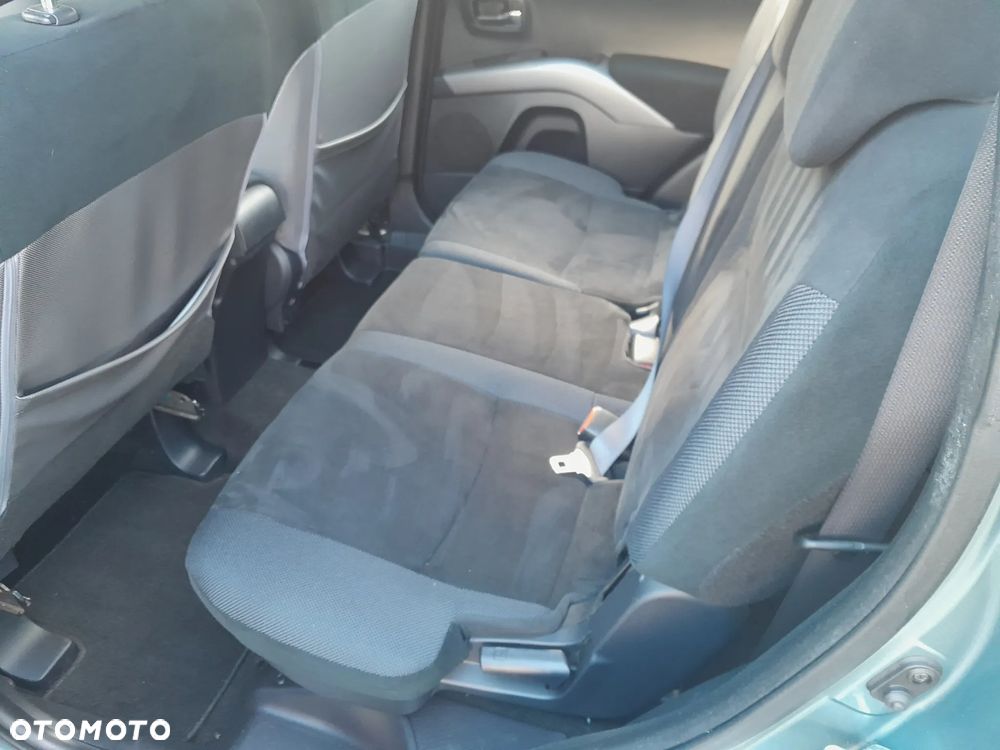 Mitsubishi Outlander 2.0 DI-D 4WD Inform - 18