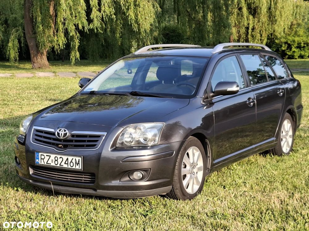 Toyota Avensis 1.8 VVT-i Sol - 2