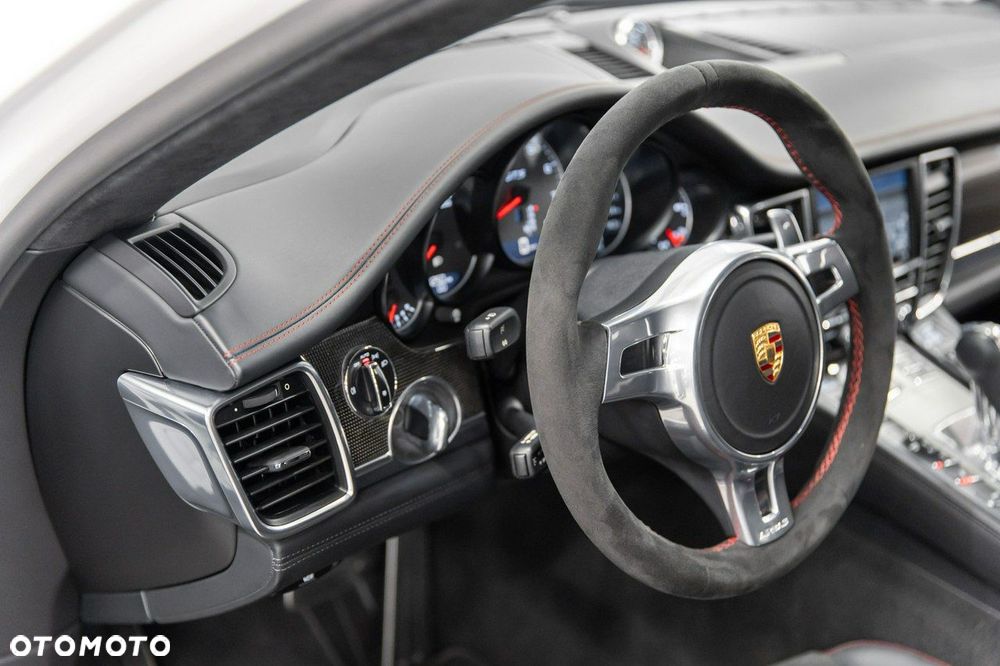 Porsche Panamera - 35