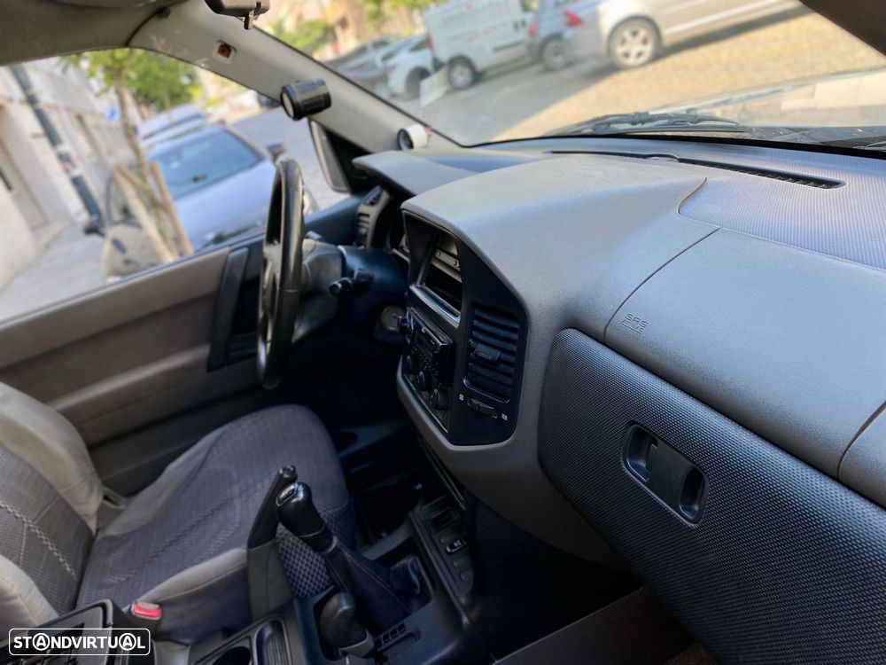 Mitsubishi Pajero 2.5 TD GLX - 23