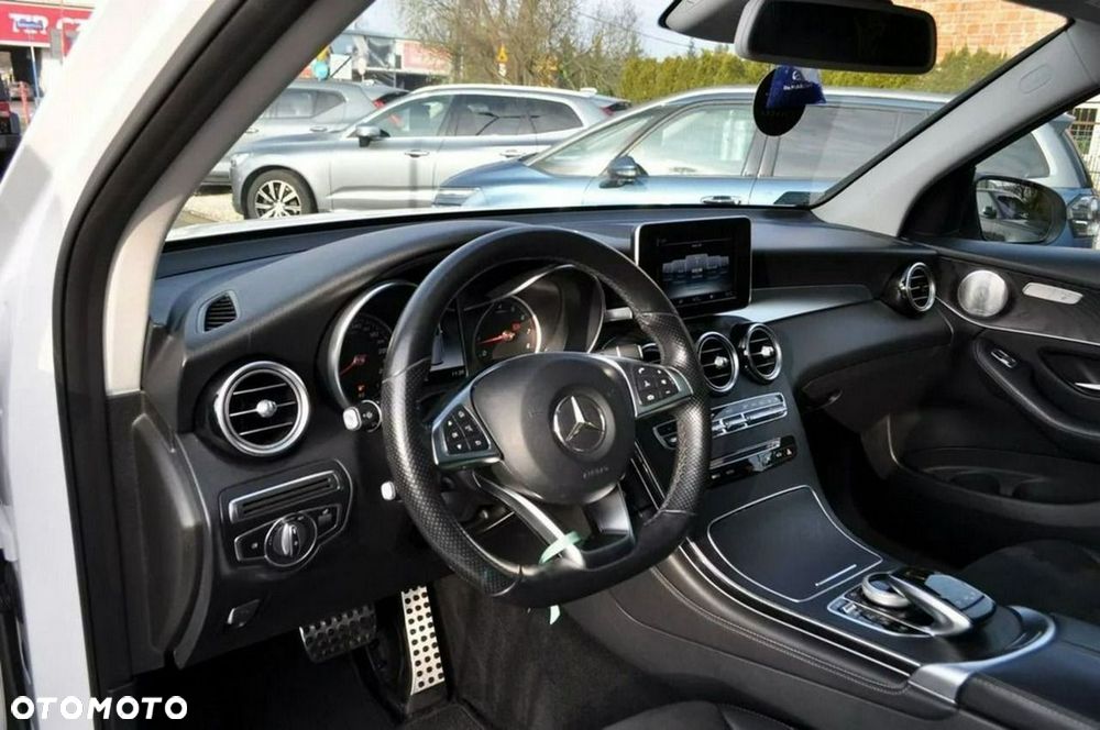 Mercedes-Benz GLC 250 4Matic 9G-TRONIC AMG Line - 19
