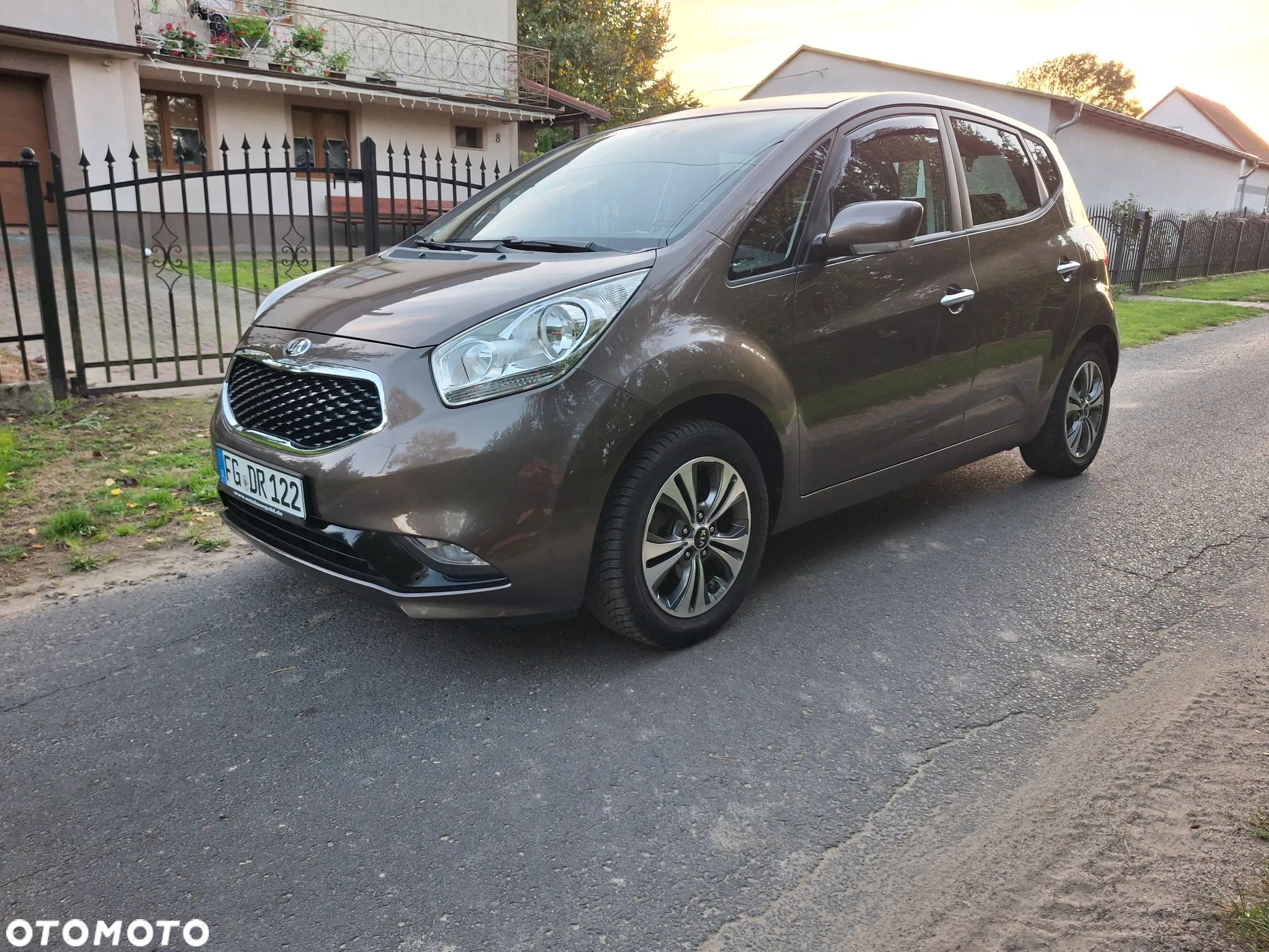 Kia Venga 1.4 CVVT Fifa World Cup Edition - 1