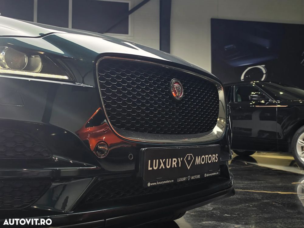 Jaguar F-Pace 20d AWD Portfolio - 30
