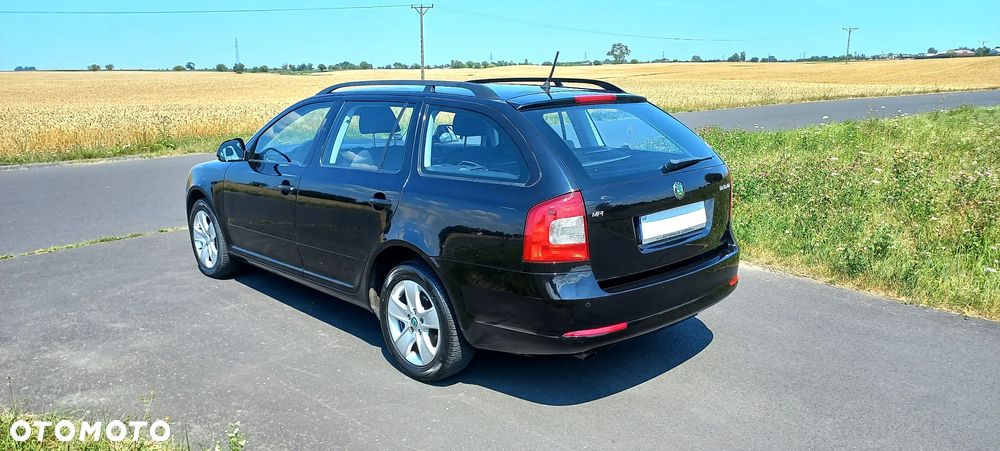 Skoda Octavia 1.6 Combi Ambiente - 10