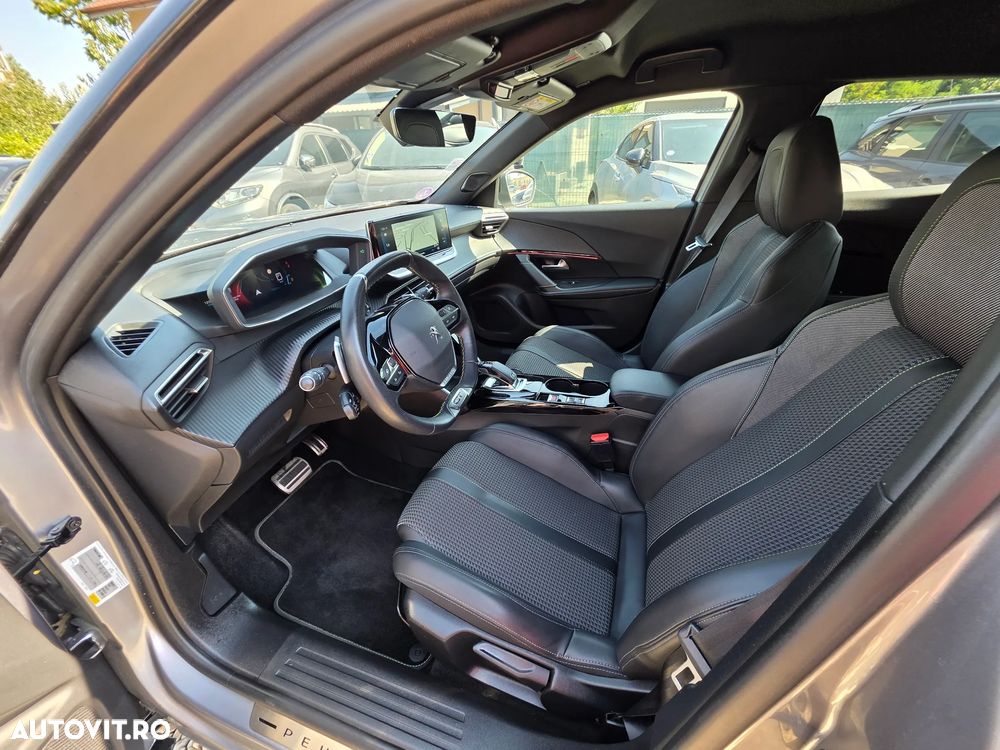 Peugeot 2008 PureTech 130 EAT8 GT - 22
