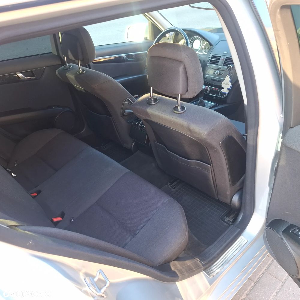 Mercedes-Benz Klasa C 220 CDI BlueEff Avantgarde - 9