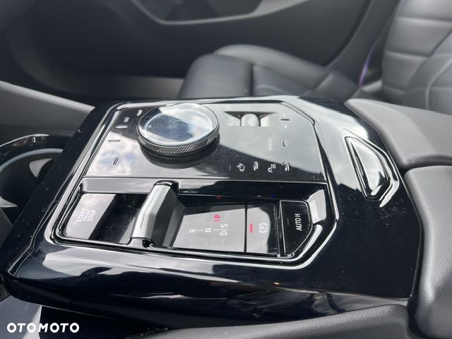 BMW Seria 5 520i - 25