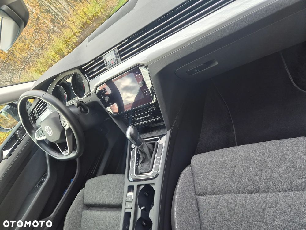 Volkswagen Passat - 8