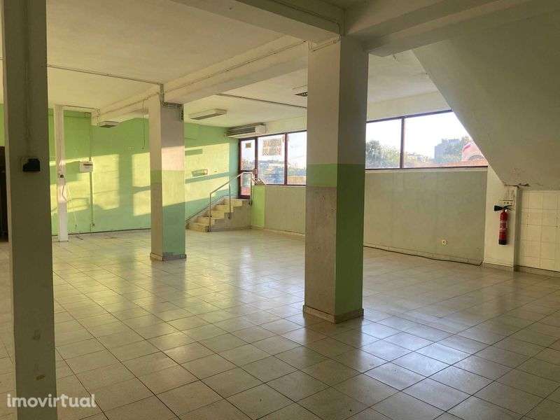 Loja com 184m2 próxima campo de futebol da Sanjoanense - Grande imagem: 2/9