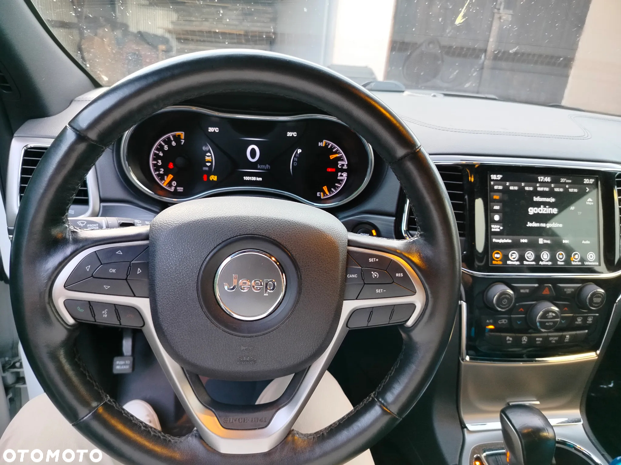 Jeep Grand Cherokee - 37
