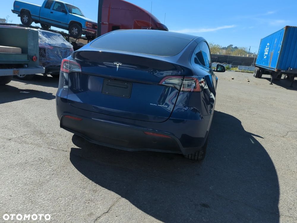 Tesla Model Y - 15