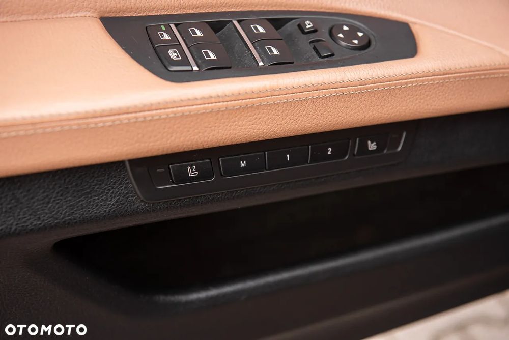BMW Seria 7 750Li - 16