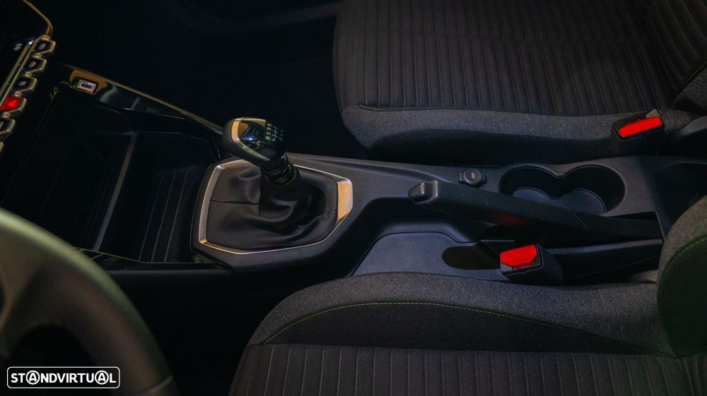 Peugeot 2008 1.2 PureTech Active Pack - 17