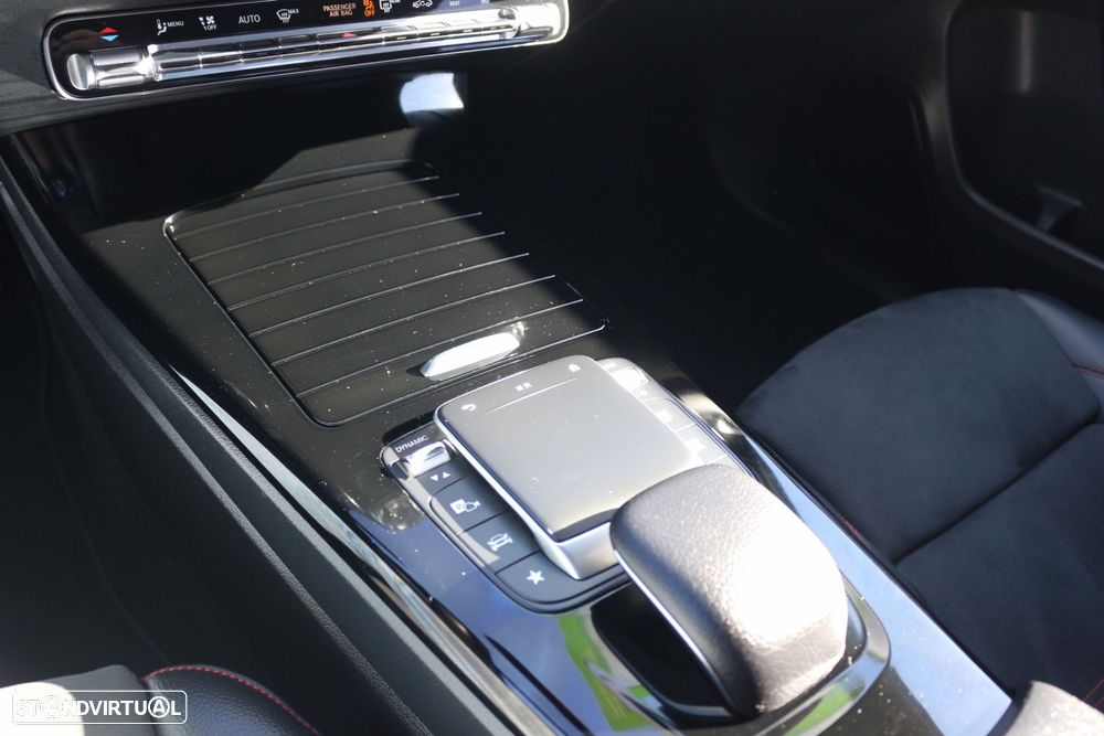 Mercedes-Benz A 250 Limousine e AMG Line - 29