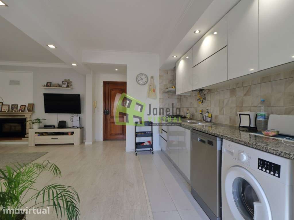 Apartamento T3 com Arrecadação, 1º piso - Quinta do Conde - Grande imagem: 2/23