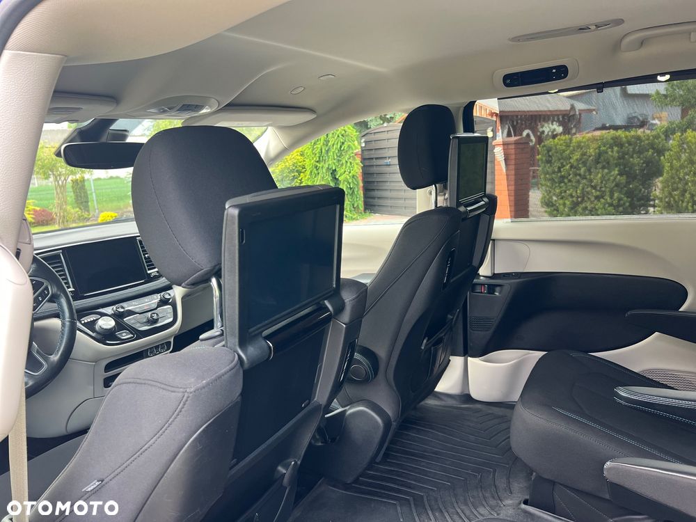 Chrysler Pacifica - 13