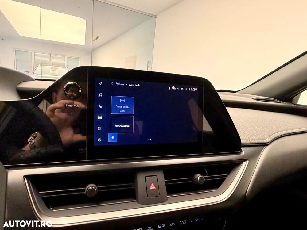 Lexus UX 300h AWD CVT HEV Business - 20