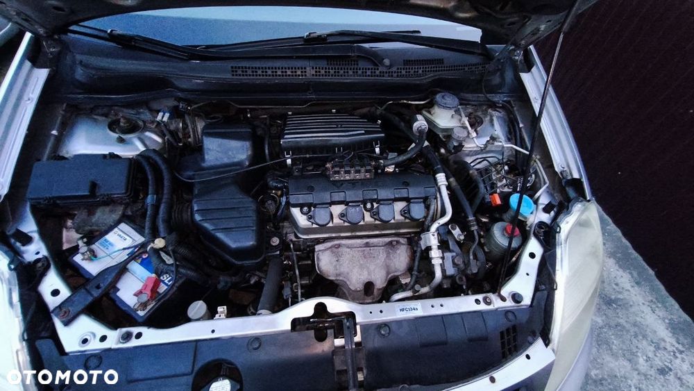 Honda Stream 1.7i ES - 10
