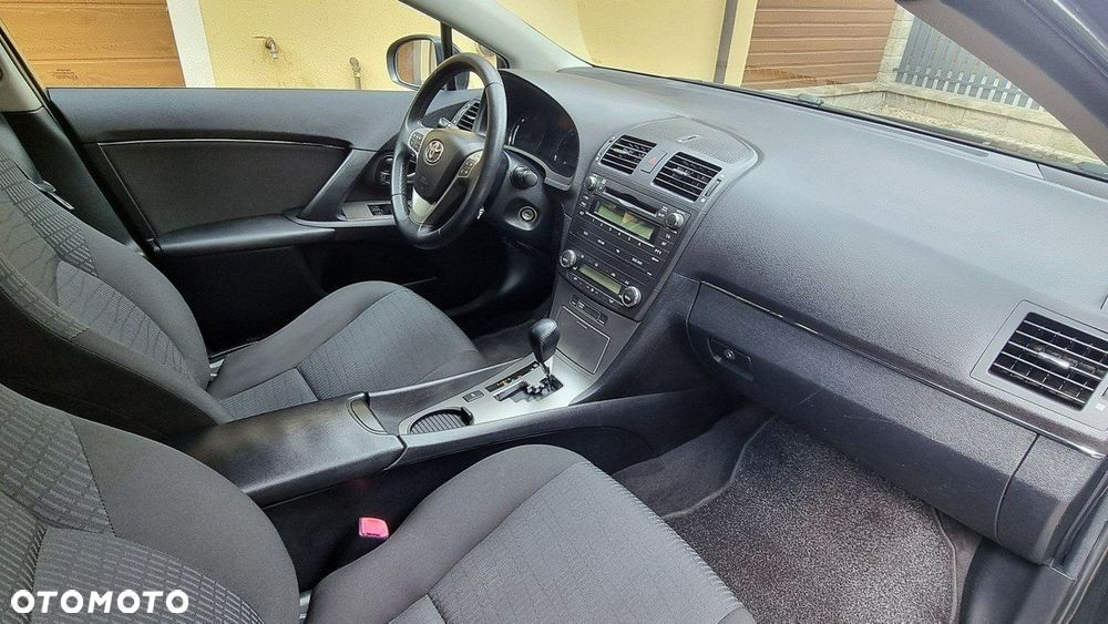 Toyota Avensis - 11