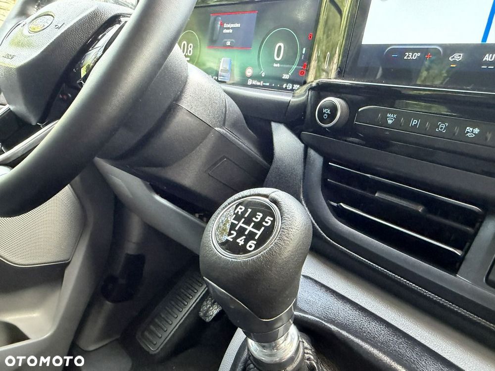 Ford Tourneo Custom - 24