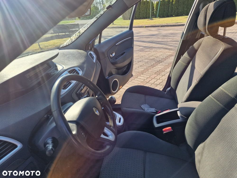 Renault Scenic 1.6 16V Luxe Expression - 11