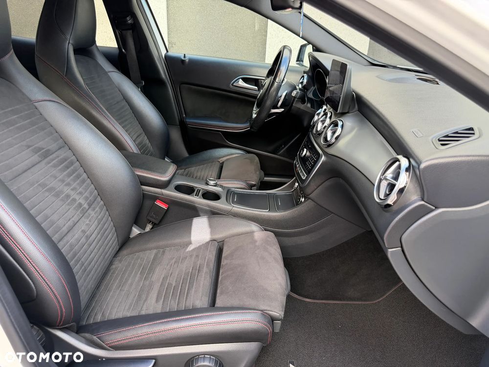 Mercedes-Benz GLA 220 4-Matic - 29