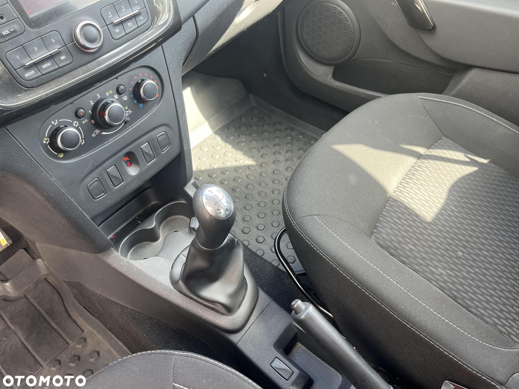 Dacia Logan 1.0 SCe Open - 15