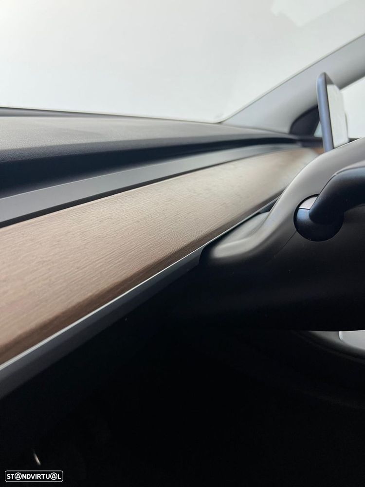 Tesla Model Y Long Range Dual Motor AWD - 23