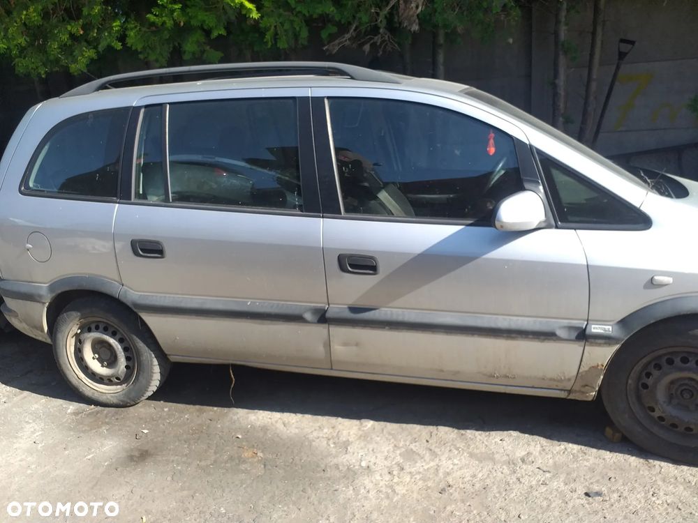 Auto na części - Opel Zafira 116KM benzyna 1999 Silnik Skrzynia Drzwi Maska Klapa Błotnik Zderzak Lampa Szyba Klamka Lusterko Deska Kokpit - 1