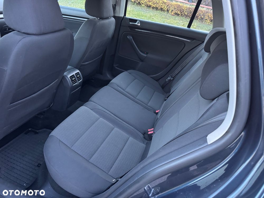 Volkswagen Golf - 6