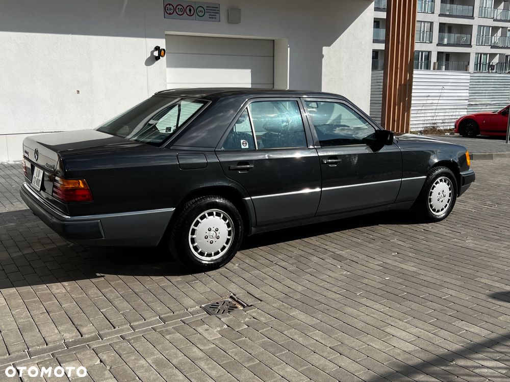 Mercedes-Benz W124 (1984-1993) - 11