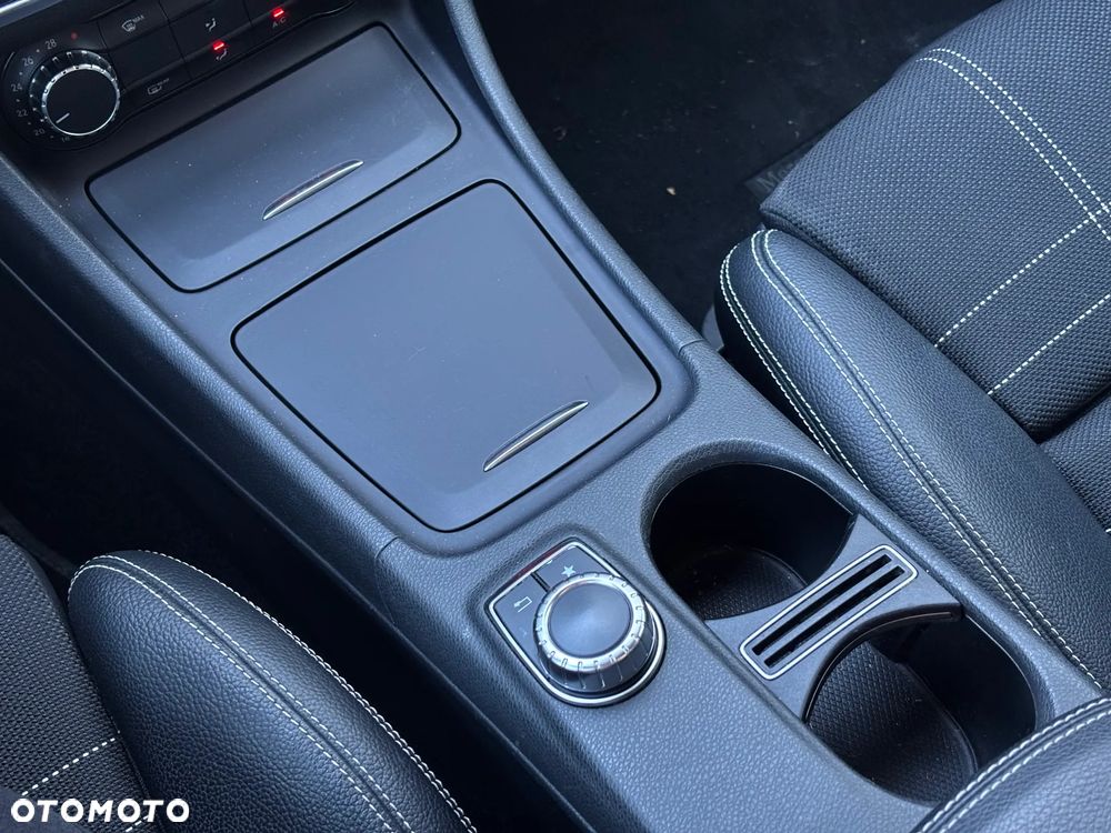 Mercedes-Benz GLA 200 7G-DCT Urban - 30