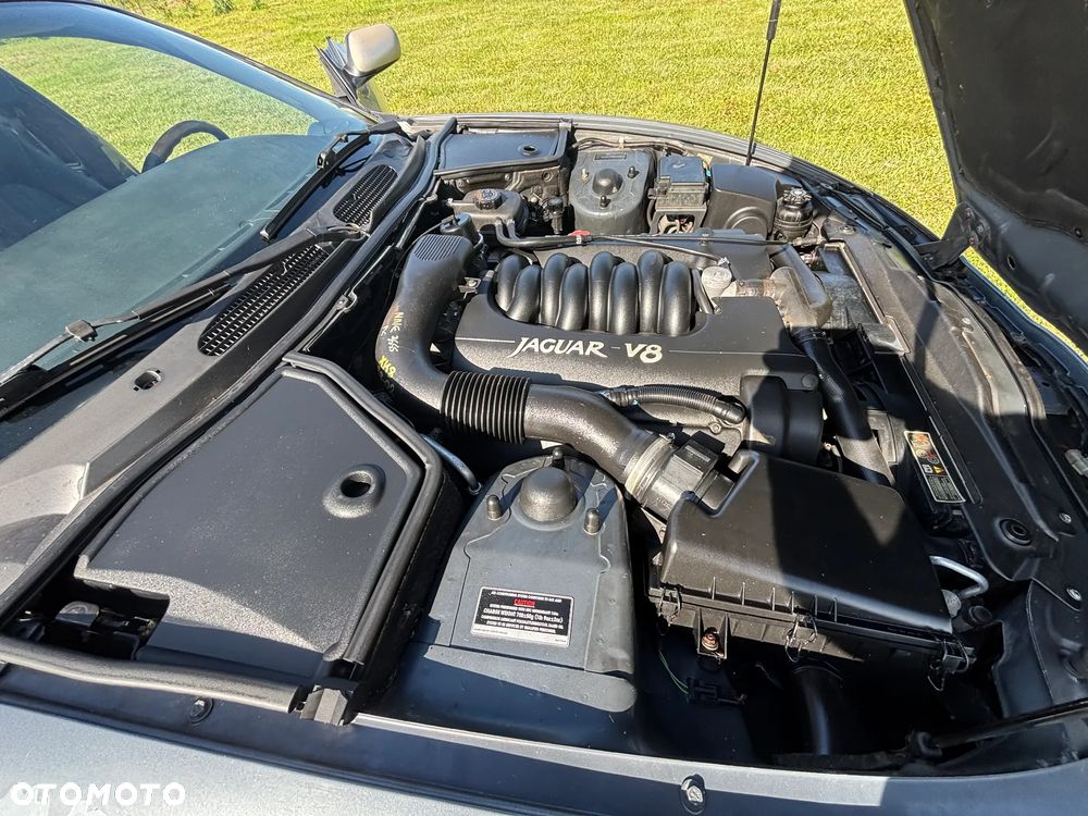 Jaguar XK XKR Coupe - 12