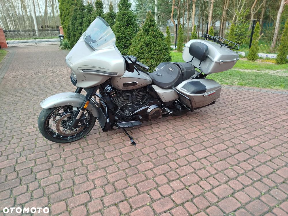 Harley-Davidson Touring Street Glide - 2