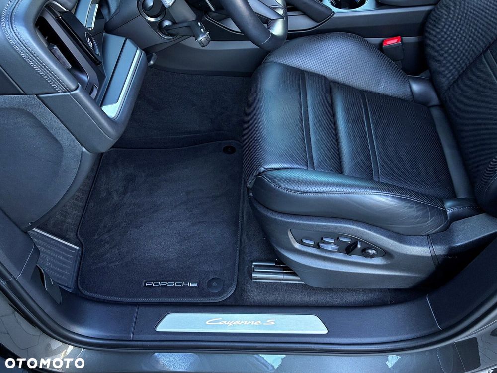 Porsche Cayenne - 22