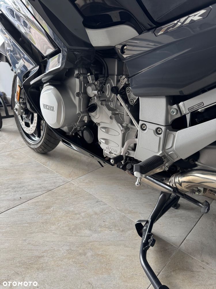 Yamaha FJR - 2