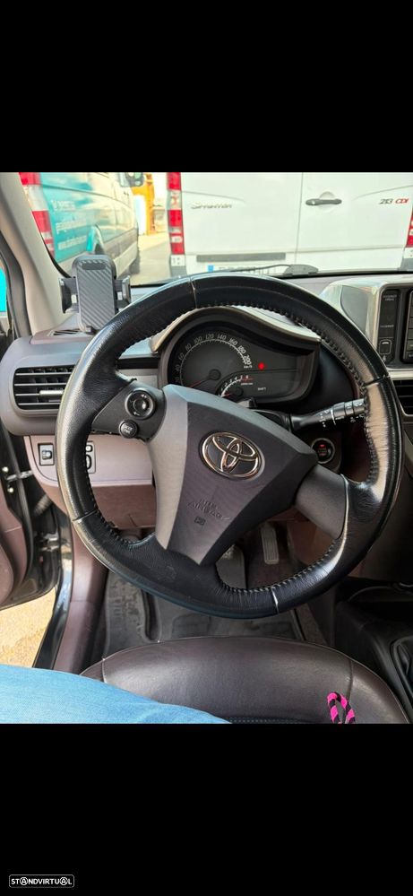 Toyota iQ 1.4 D-4D + - 9