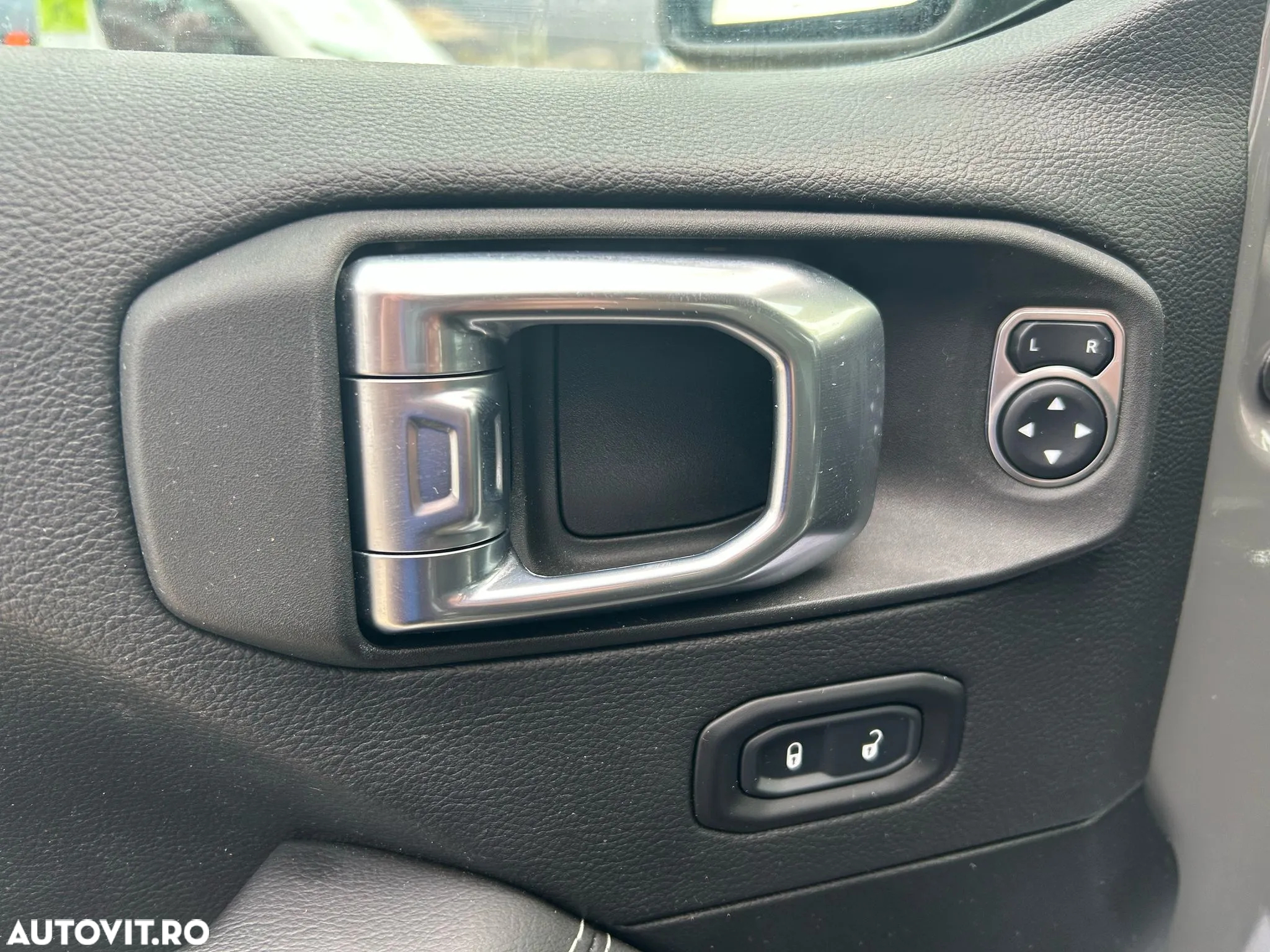 Jeep Gladiator 3.0L V6 Diesel AT8 4x4 264 CP Overland - 10