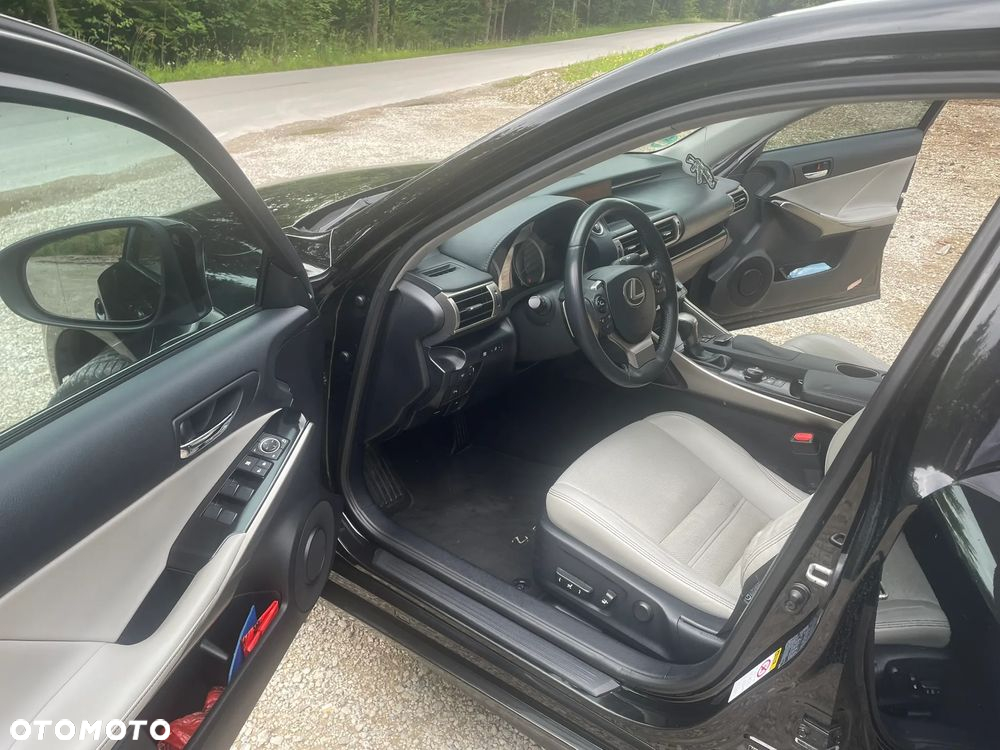 Lexus IS 300h Executive Line - 15