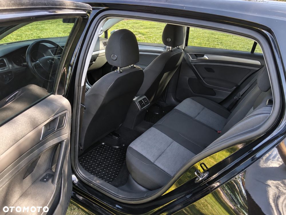 Volkswagen Golf - 5