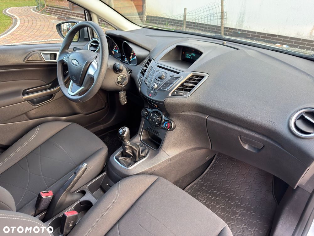 Ford Fiesta - 25