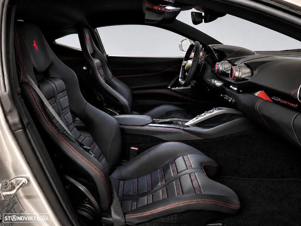 Ferrari 812 Superfast - 8