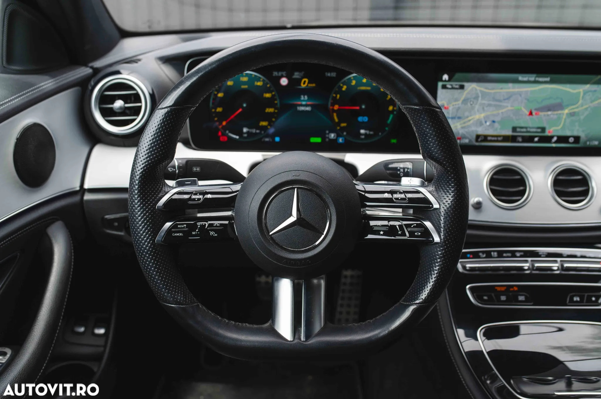 Mercedes-Benz E 300e 4Matic 9G-TRONIC Edition AMG Line - 16