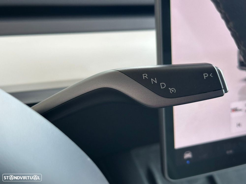 Tesla Model Y Standard RWD - 17