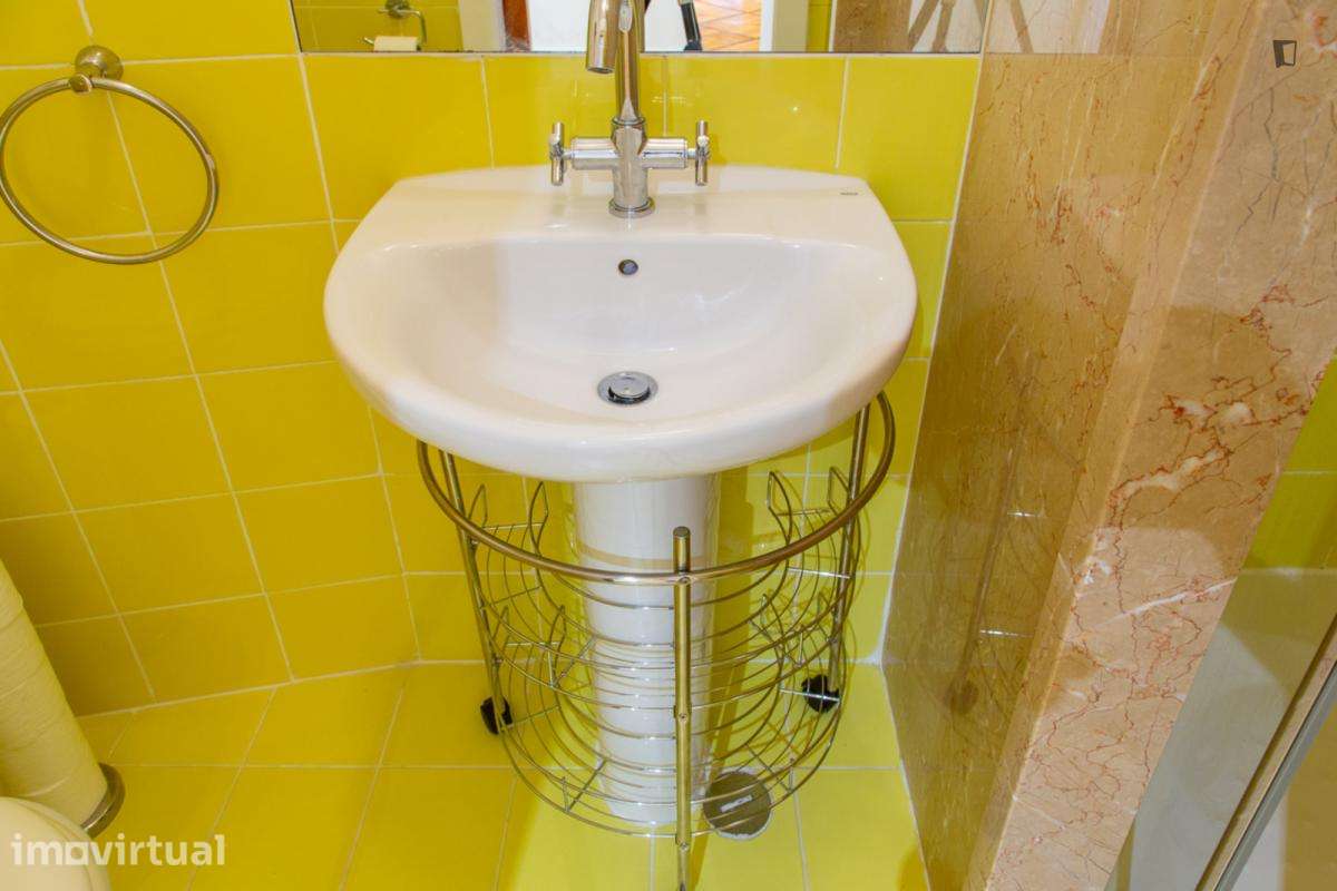 Quarto - localizado em São Sebastião Lisbon - Grande imagem: 4/34