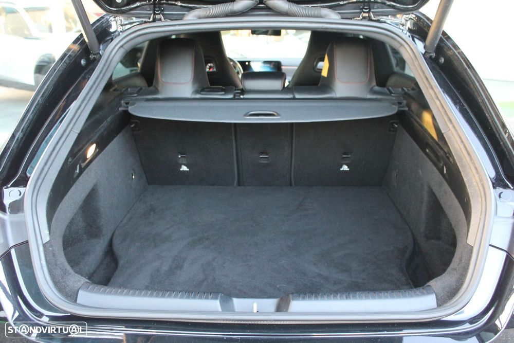 Mercedes-Benz CLA 250 e 8G-DCT AMG Line - 34