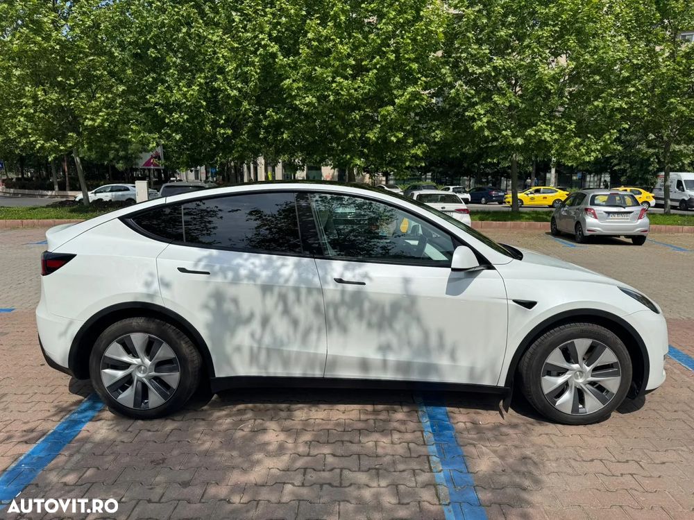 Tesla Model Y - 5