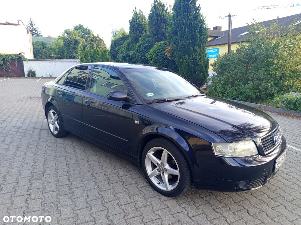 Audi A4 Limousine - 1