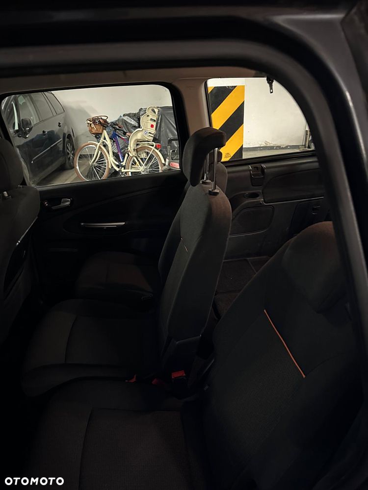 Ford Galaxy - 8