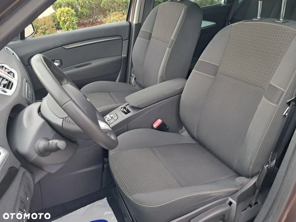 Renault Scenic 1.6 16V Luxe Privilege - 21